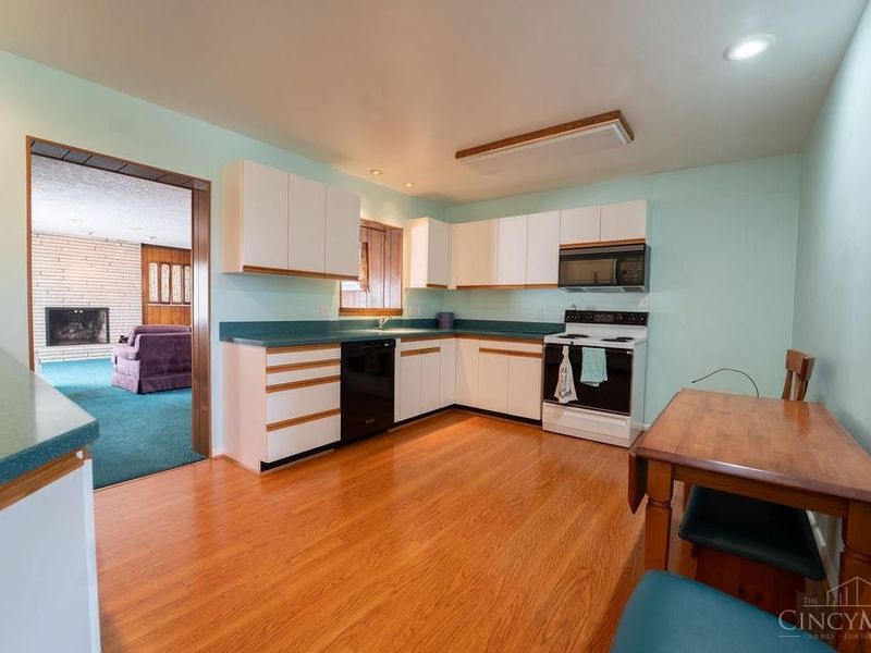 3323 Bellehaven Court, Green Township, OH 45248 Photo 6