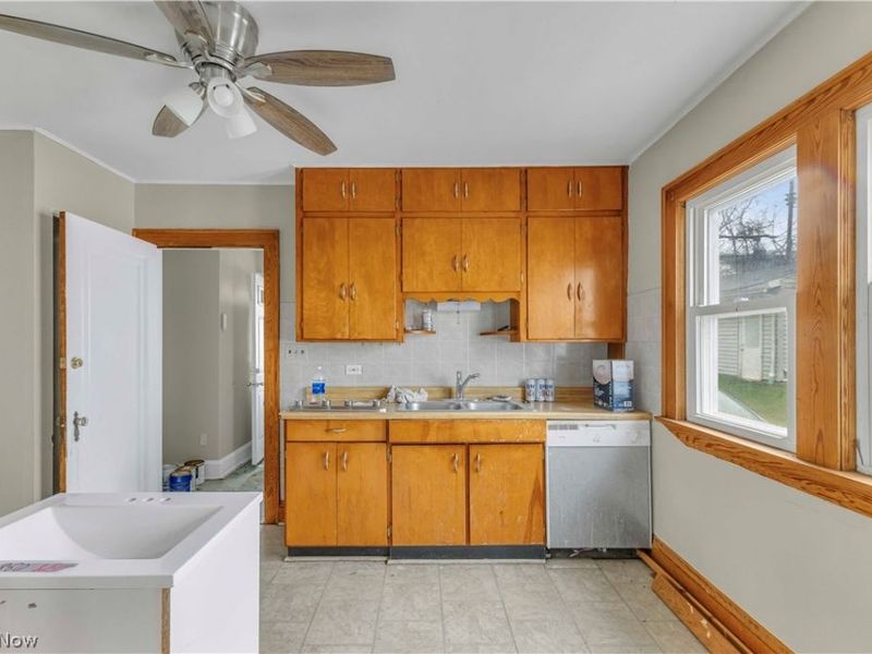 9705 S Highland Avenue, Garfield Heights, OH 44125 Photo 8