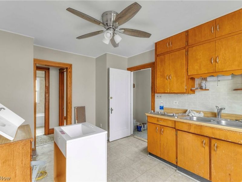 9705 S Highland Avenue, Garfield Heights, OH 44125 Photo 9