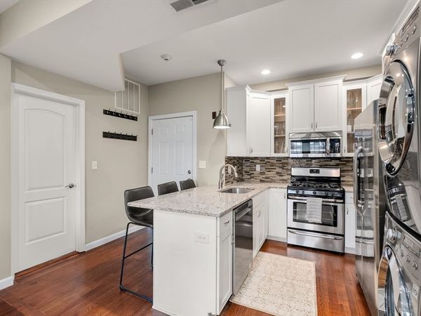 81 Broadway, Unit 11, Chelsea, MA 02150