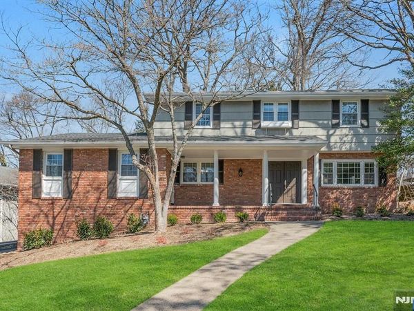 366 Valley View Avenue, PARAMUS, NJ 07652