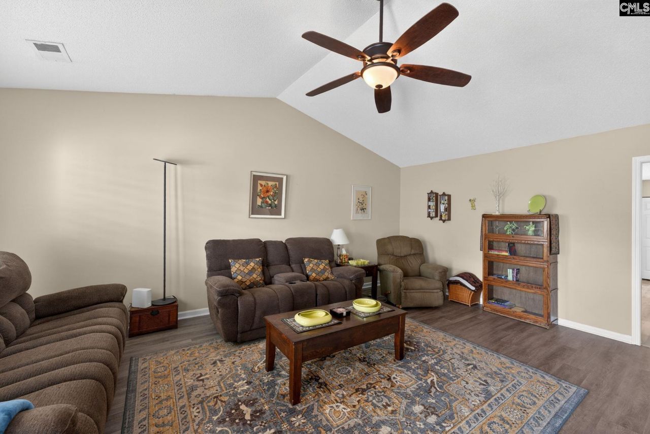 201 Chapelwood Drive Photo 6