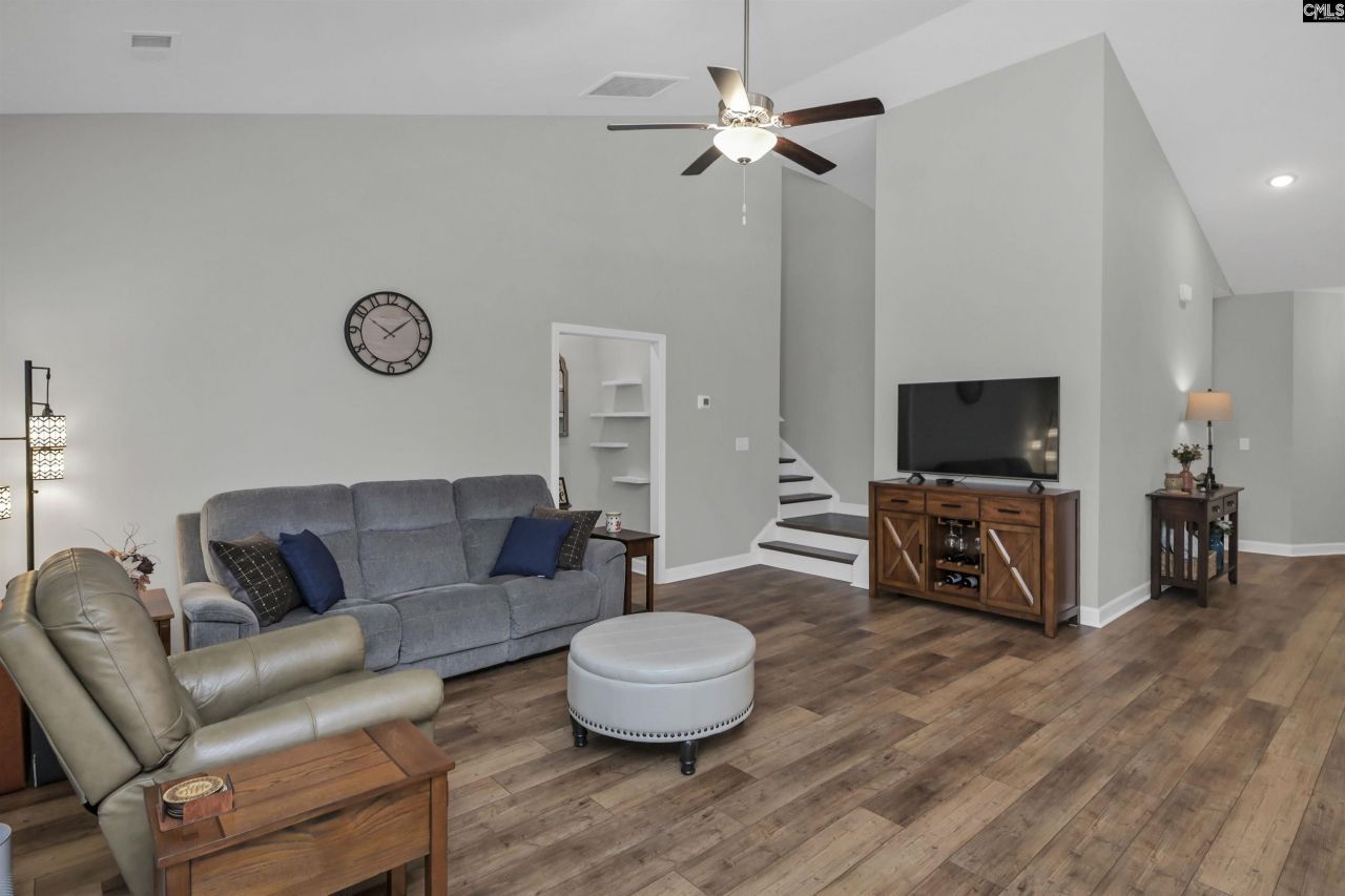 619 Hiawatha Drive Photo 11