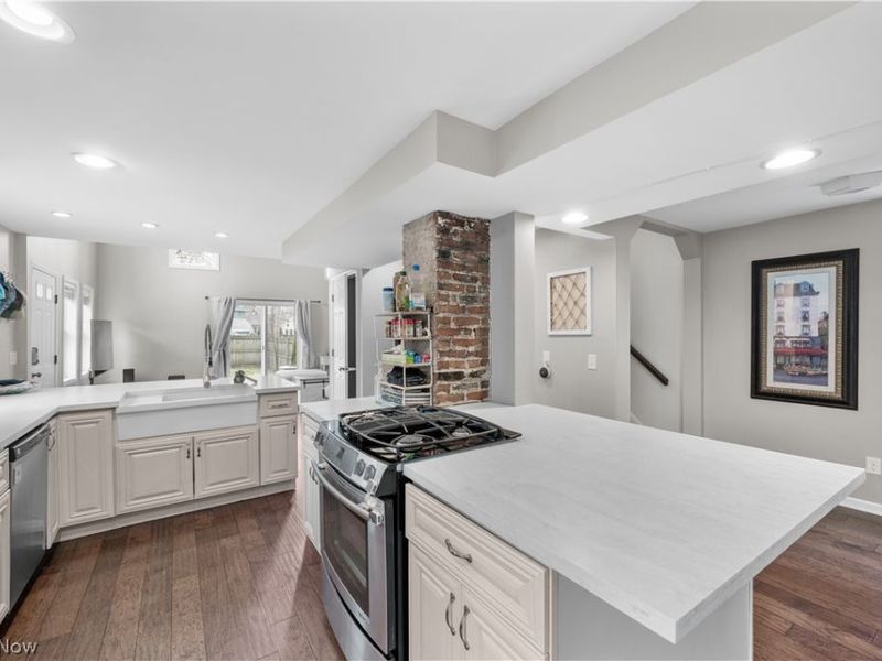 1916 W 44th St, Cleveland, OH 44113 Photo 9