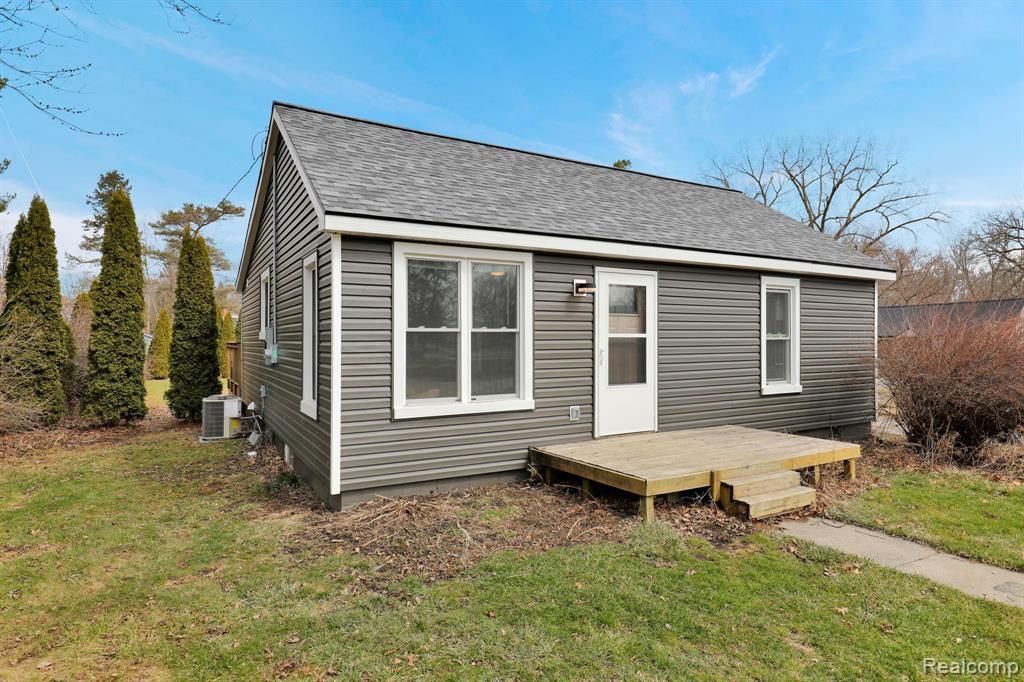315 E Meier Avenue, Capac Vlg, MI 48014 Main Photo