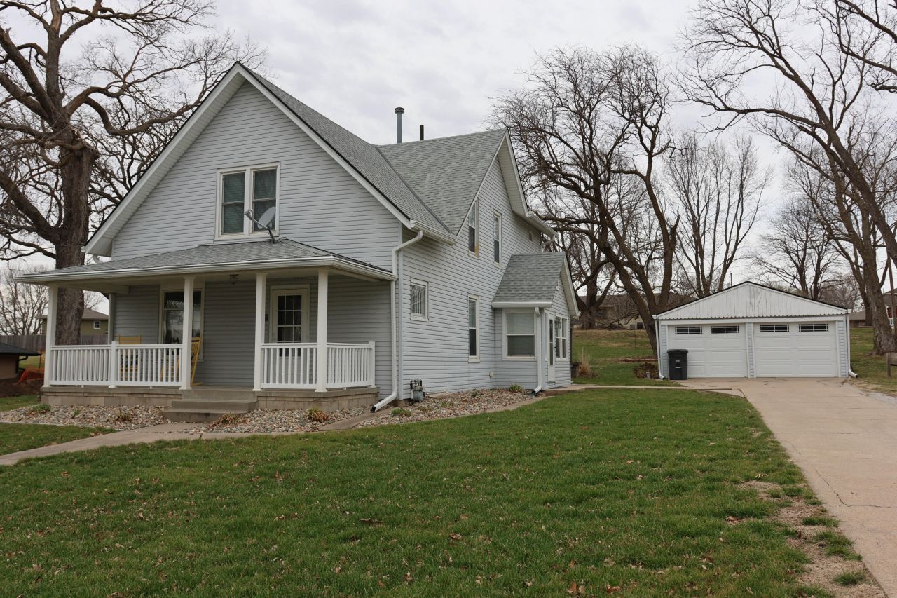836 Palmer Street, Oakland, IA 51560 Main Photo