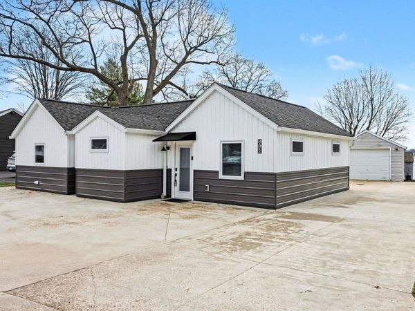 10139 Woodlawn Drive, Portage, MI 49002