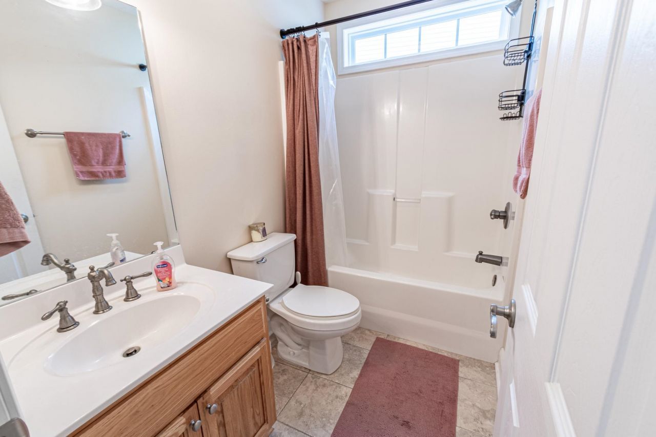 188 Governors Loop Photo 11