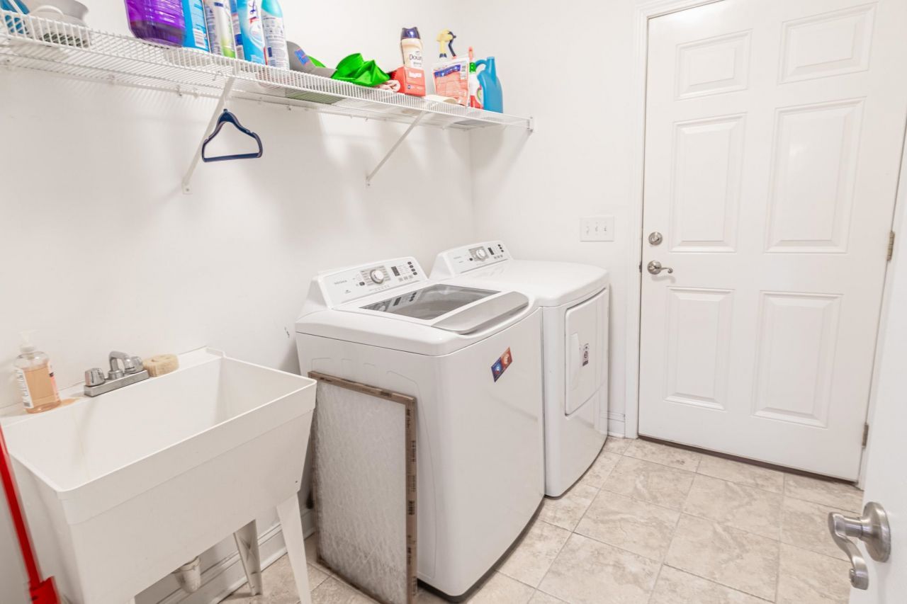 188 Governors Loop Photo 18