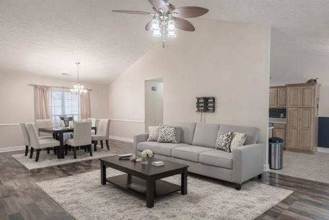 188 Governors Loop Photo 4