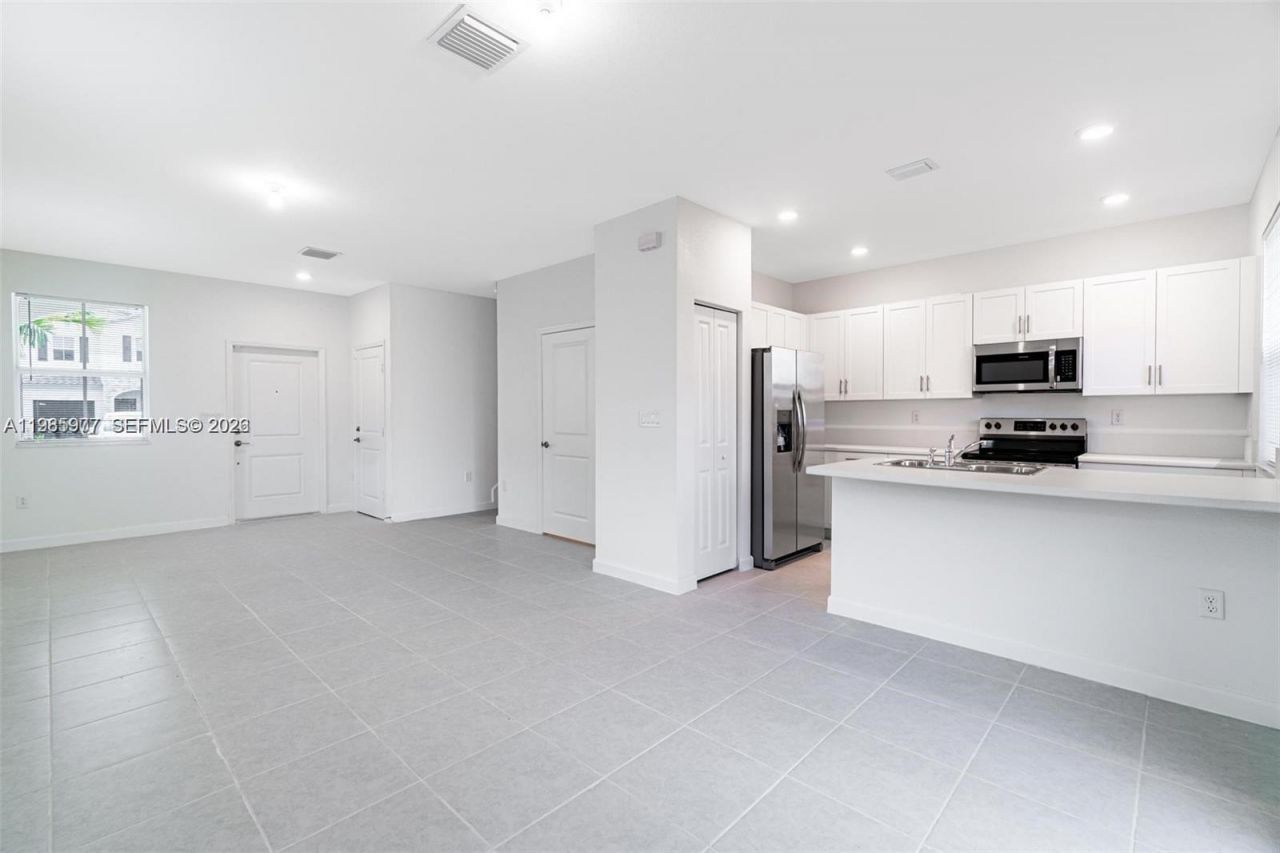 2685 SE 12th St , Unit 2685, Homestead, FL 33035 Photo