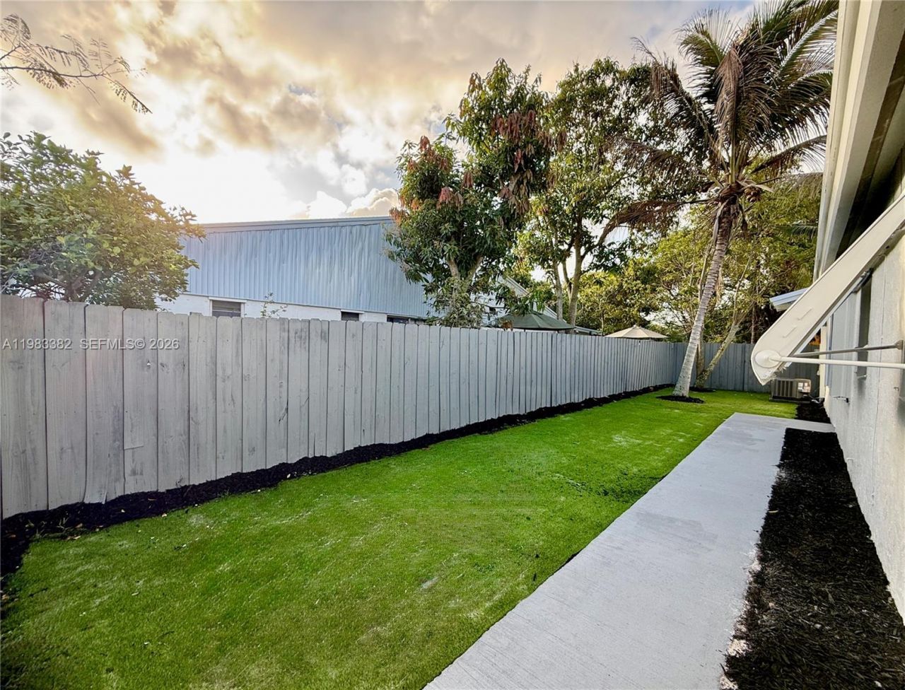 5028 NW 6th St , Delray Beach, FL 33445 Photo