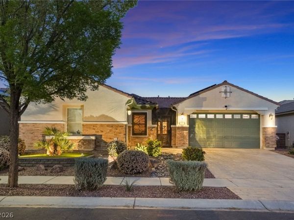 8300 Imperial Lakes Street, Las Vegas, NV 89131