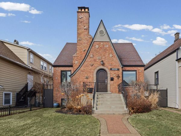 5226 W Eddy Street , Chicago, IL 60641