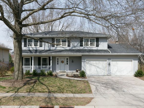 2540 E Crest Avenue , Bettendorf, IA 52722