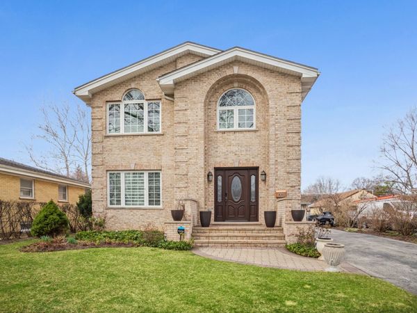 420 Radcliffe Avenue , Des Plaines, IL 60016