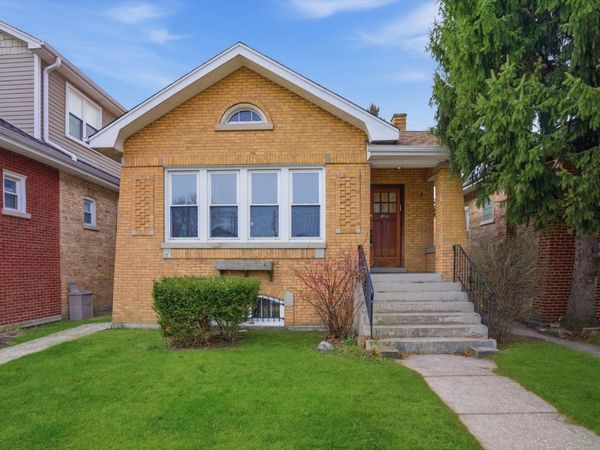 2815 W Fitch Avenue , Chicago, IL 60645