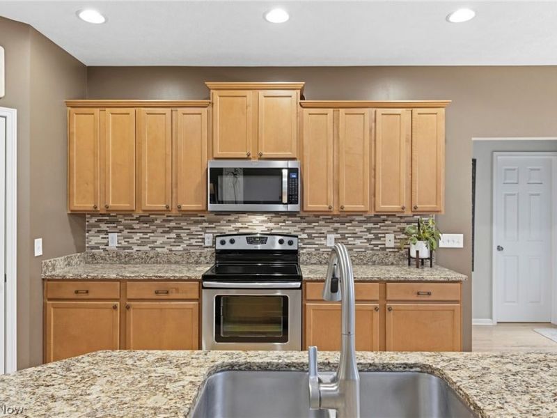 34453 Braemore Drive, North Ridgeville, OH 44039 Photo 17