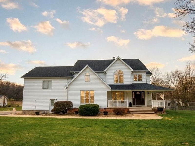 9332 Howland Springs Road SE, Warren, OH 44484 Photo 1