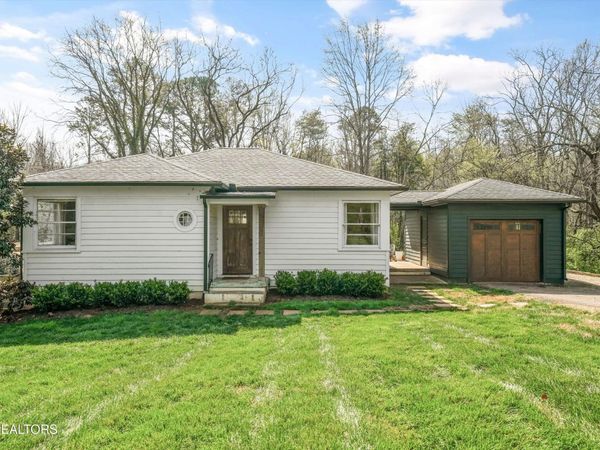 6800 Crystal Lake Drive, Knoxville, TN 37919