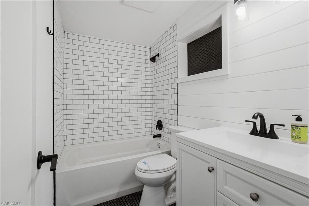 2300 Estey Ave , Naples, FL 34104 Photo