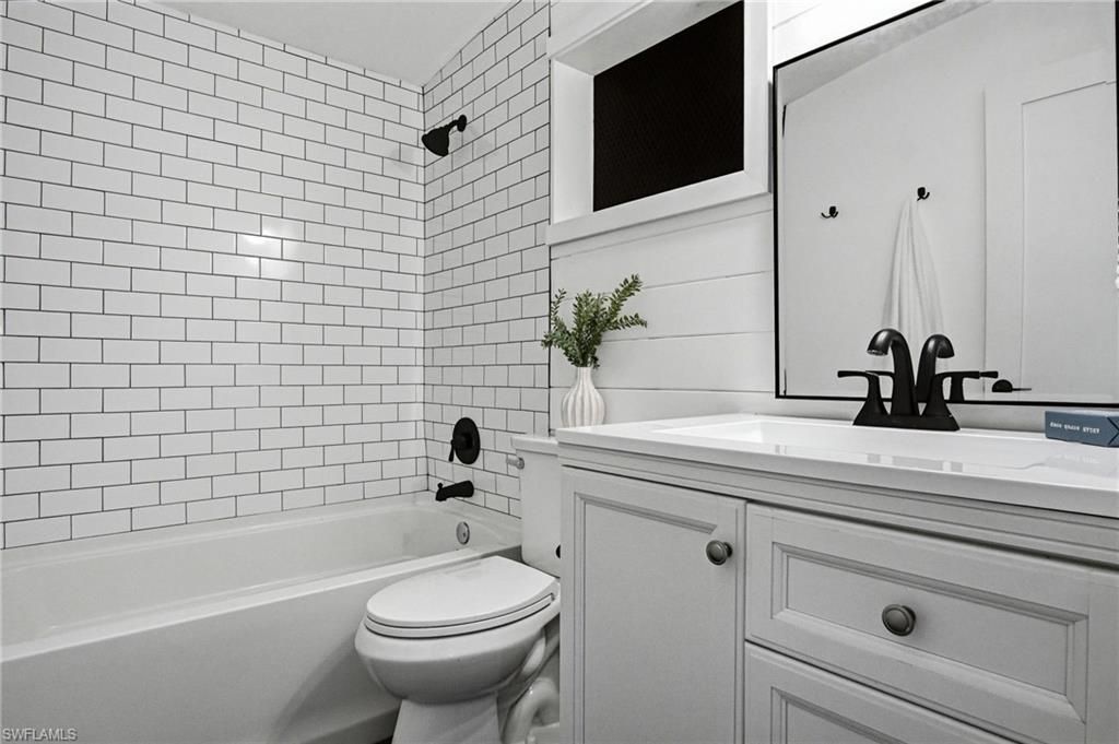 2300 Estey Ave, Naples, FL 34104 Photo