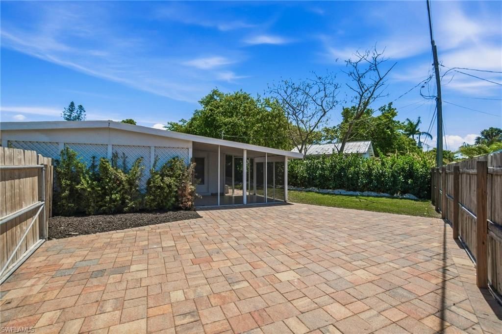 2300 Estey Ave , Naples, FL 34104 Photo