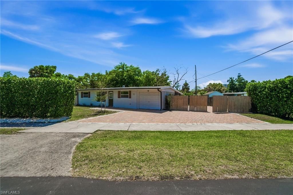 2300 Estey Ave , Naples, FL 34104 Photo