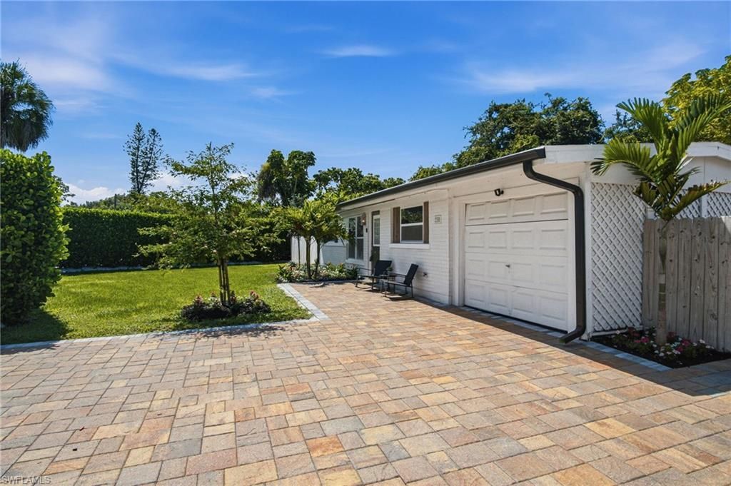 2300 Estey Ave, Naples, FL 34104 Photo