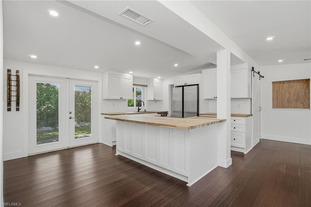 2300 Estey Ave , Naples, FL 34104 Photo