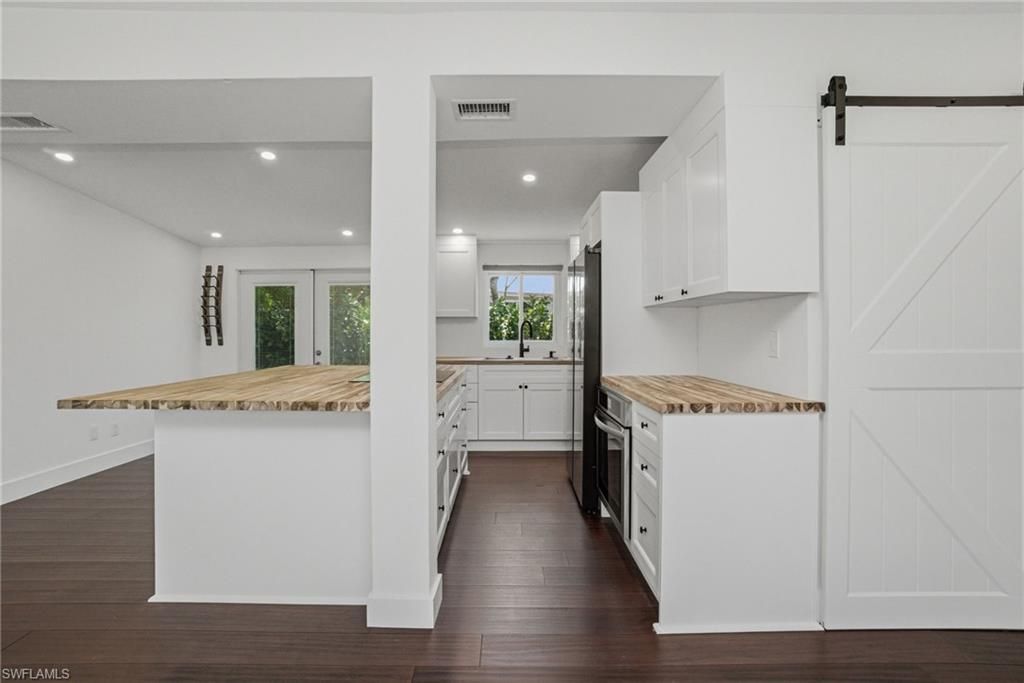 2300 Estey Ave, Naples, FL 34104 Photo
