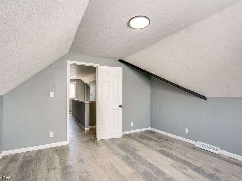 297 Paul Street, Bedford, OH 44146 Photo 32