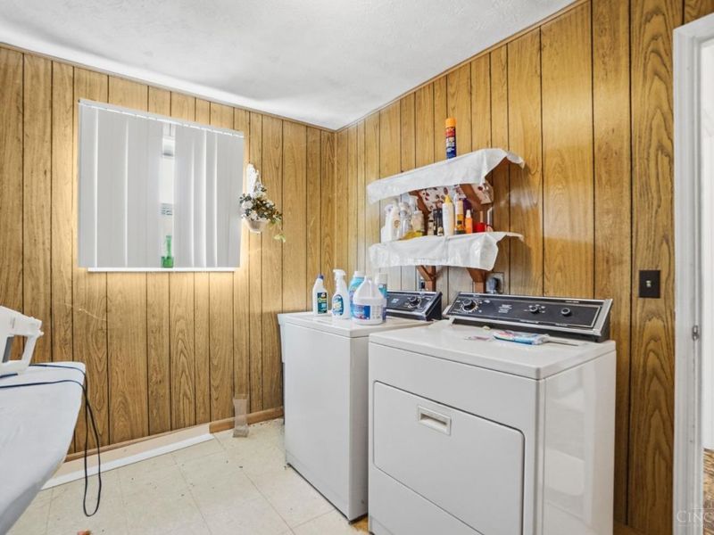 1105 Inner Circle, Forest Park, OH 45240 Photo 21