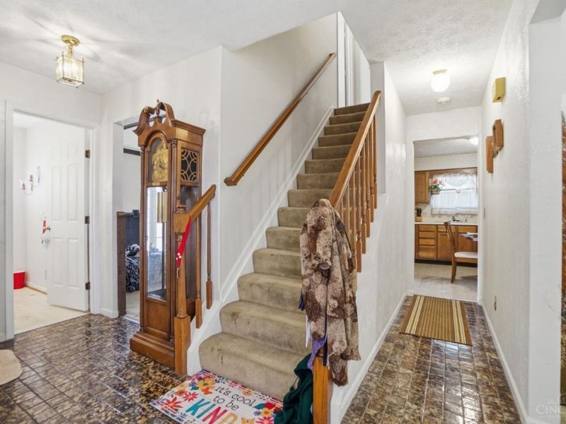 1105 Inner Circle, Forest Park, OH 45240 Photo 6