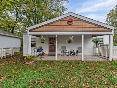 605 4th Street, Weston, MO 64098