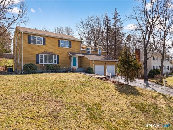 15 Oak Hollow, Branford, CT 06405