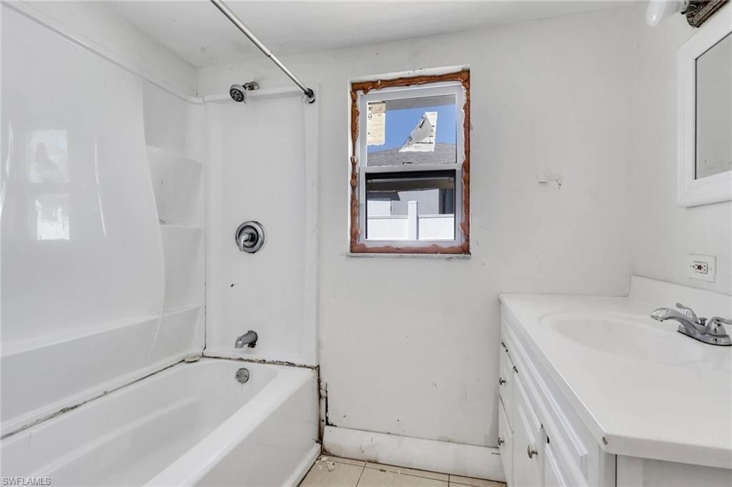 5326 Dixie Dr , Naples, FL 34113 Photo