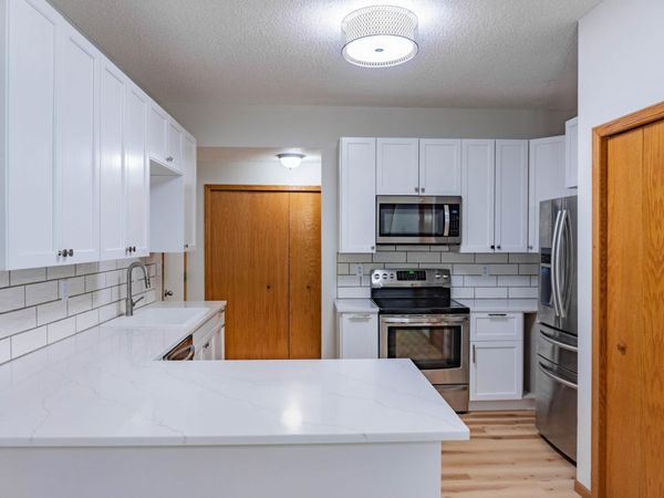 1122 Crystal Place W, Chaska, MN 55318