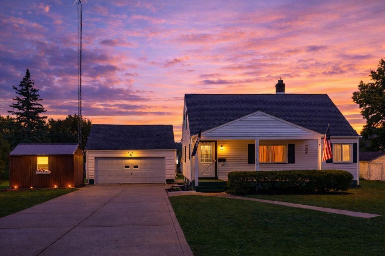 104 W Carolina Avenue, Sebring, OH 44672 Main Photo