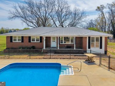 821 Highway 323, Gillsville, GA 30543