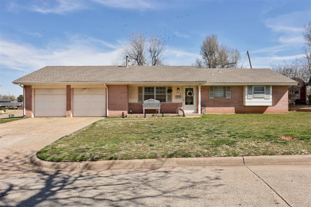 217 Del Mar Drive, Yukon, OK 73099 Main Photo