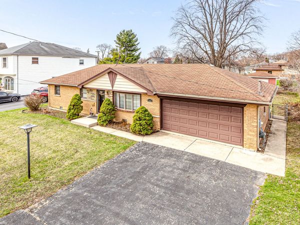 8420 S New England Avenue , Burbank, IL 60459