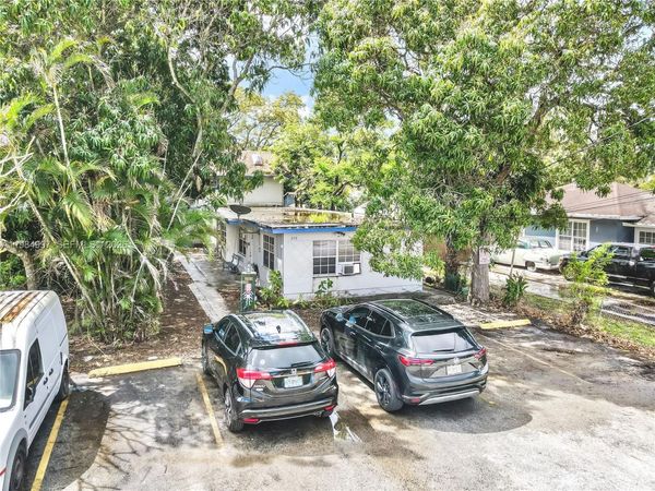 898 NE 39th St , Oakland Park, FL 33334