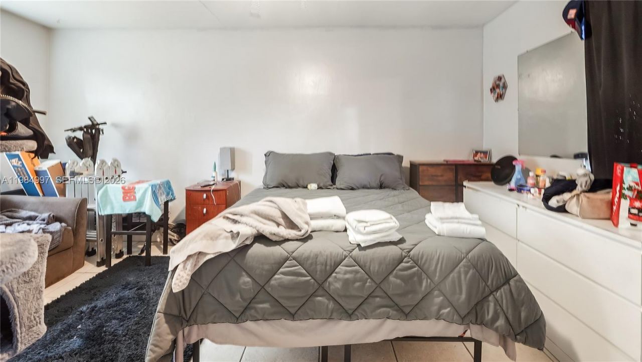 898 NE 39th St , Oakland Park, FL 33334 Photo