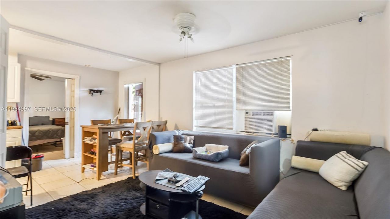 898 NE 39th St , Oakland Park, FL 33334 Photo