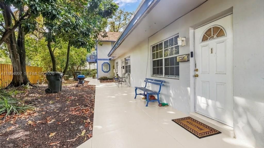 898 NE 39th St, Oakland Park, FL 33334 Photo