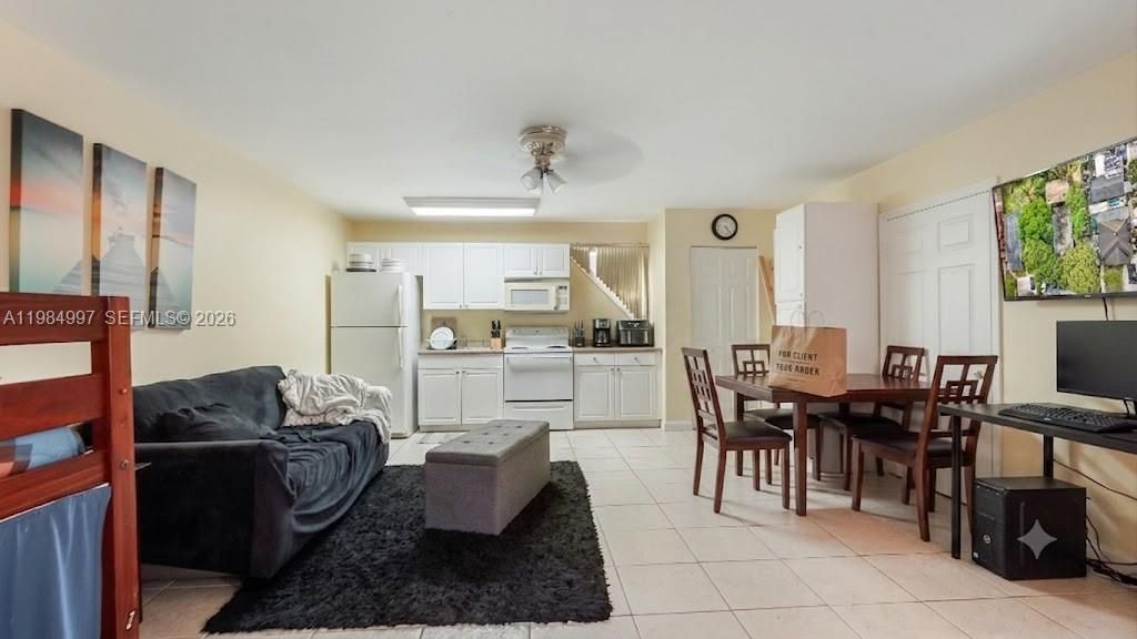 898 NE 39th St, Oakland Park, FL 33334 Photo