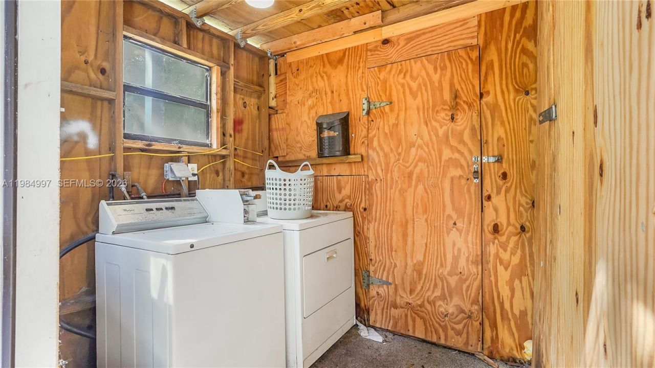 898 NE 39th St , Oakland Park, FL 33334 Photo