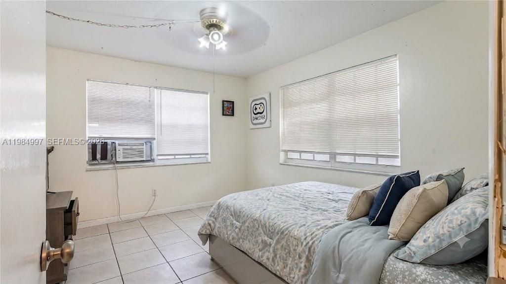 898 NE 39th St, Oakland Park, FL 33334 Photo