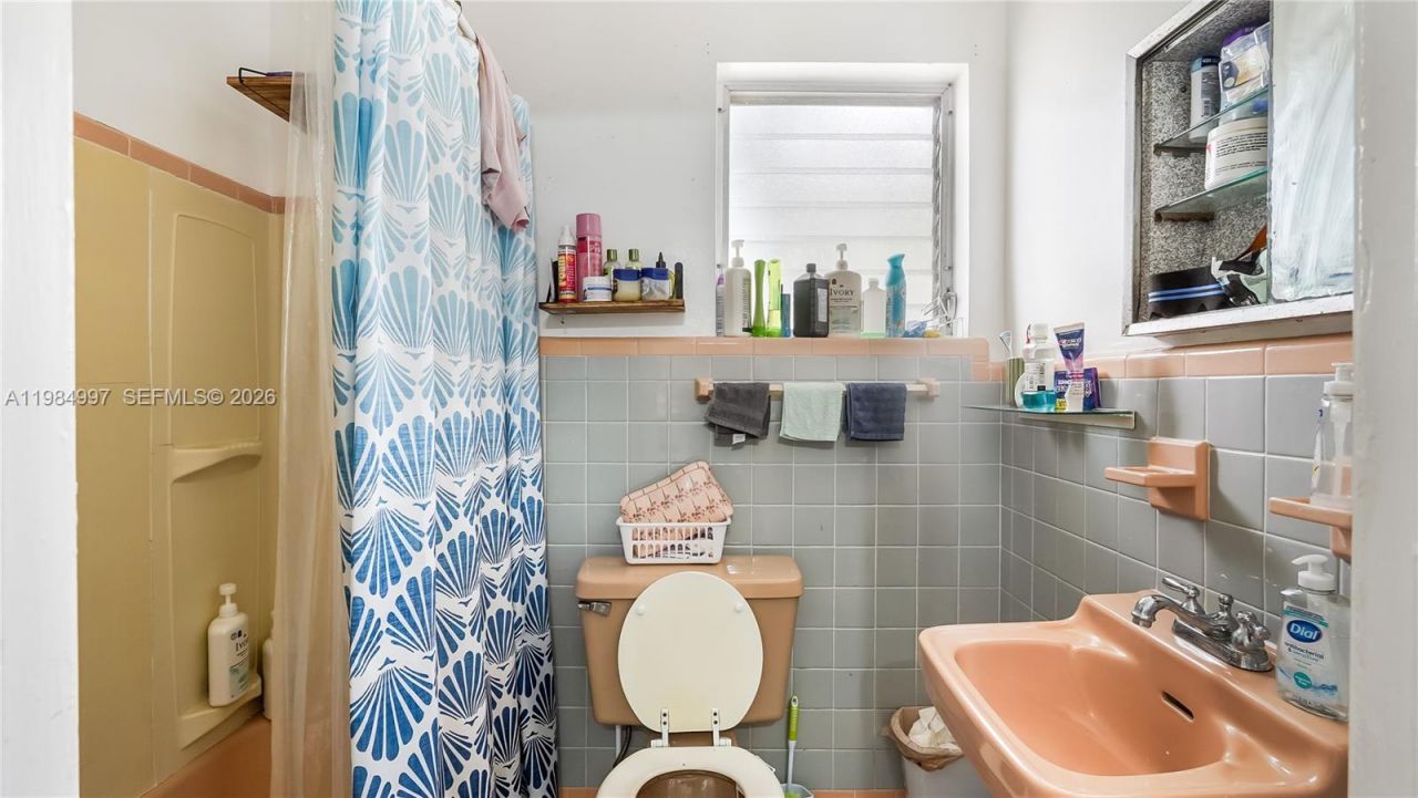 898 NE 39th St , Oakland Park, FL 33334 Photo